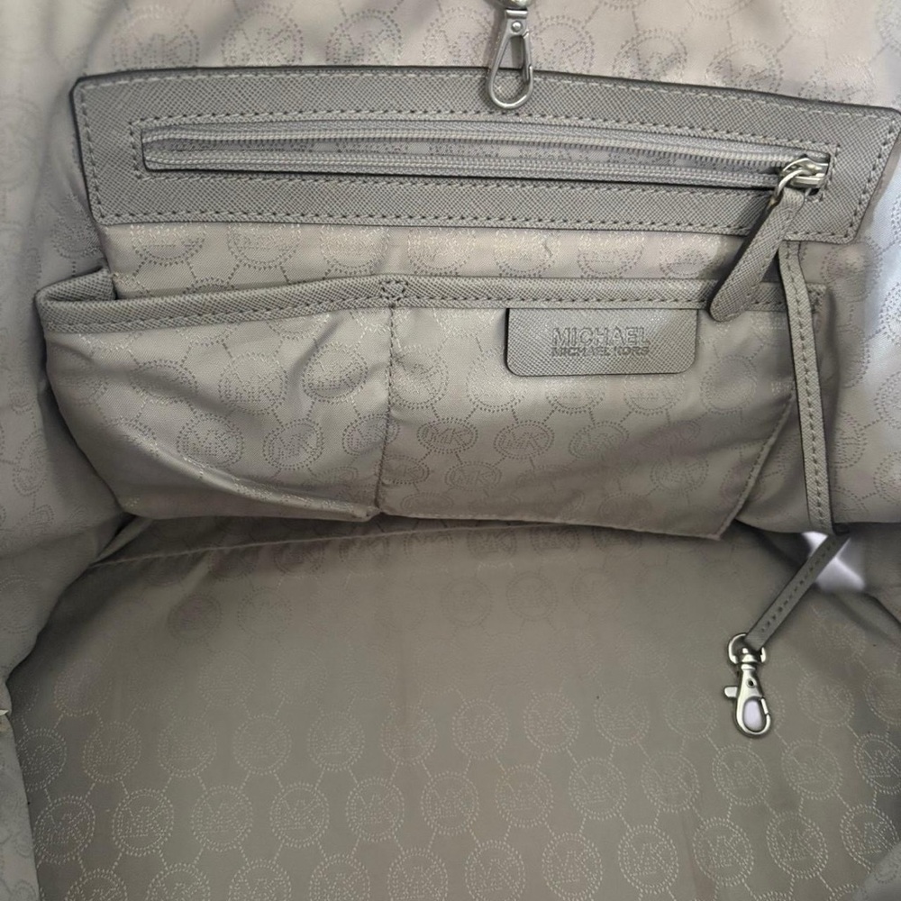 Michael Kors Jet Set Leather Large Travel Tote with Matching Wallet - Picture 4 of 11